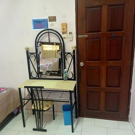 Homestay Roomstay Muar Srizahrani Eksteriør billede